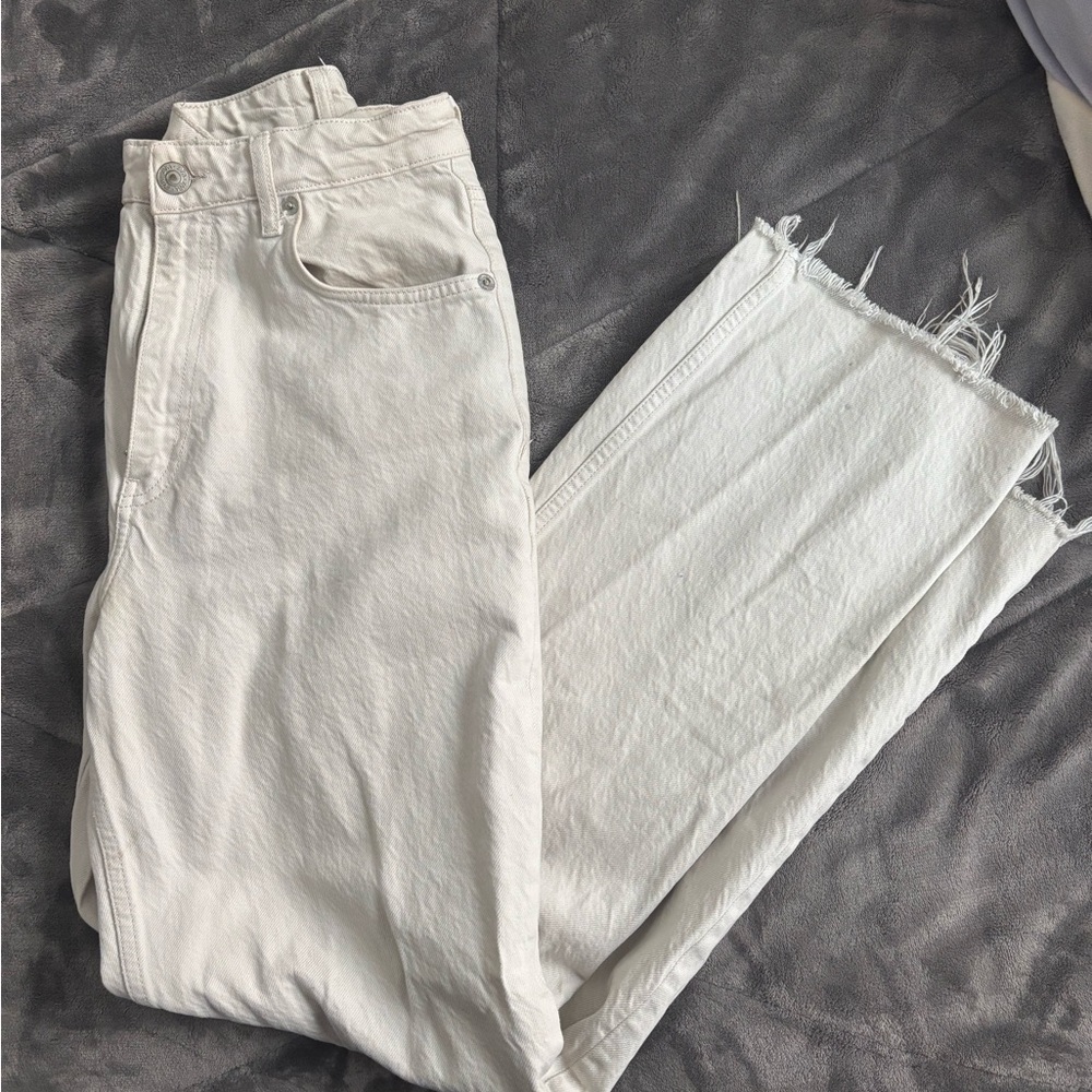 Zara White Ankle Cropped Jeans with Distressed Hem
